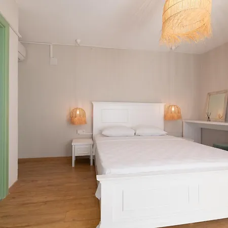 Cerenity Alaçatı Hotel *